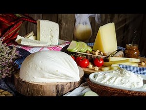 Παραδοσιακό Τυρί- ΦΕΤΑ- GREEK FETA CHEESE στην κουζίνα του σπιτιού μας.