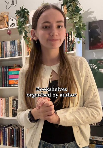 Creative Ways to Organize Bookshelves by Color