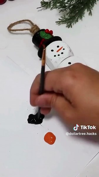 dollar tree diy wood dice snowman christmas tree decoration! #diysnowman #christmastreedecorating #snowman #christmastiktok #woodcrafting #dollartreecraft #woodworking