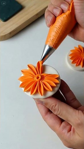 Double Layer Sunflower Drip Cake 🌻✨ | Cake Layers & Designs