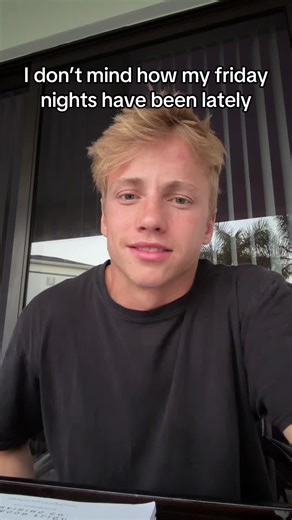 Reed (@reederl)’s video of chair