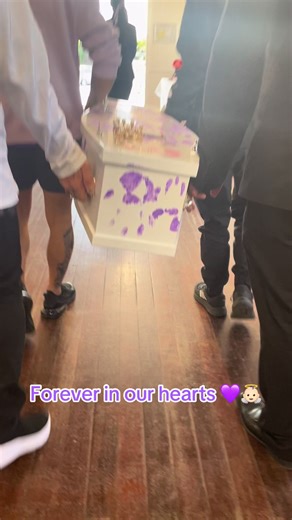 En memoria de un ángel: funeral por un bebé