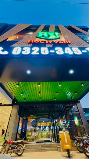 Usman Arshad's Food Journey on Instagram: "Hot’N Yum Peri Peri wings, Request for Improvement in Presentation #okaracity #wings #periperiwings #foodies #UsmanArshadFoodJourney"