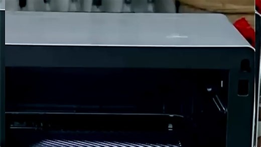 神奇披萨一体机，彩屏触控操作，开启美味新生活！轻松制作多种口味披萨，3分钟速热，外酥里嫩，家庭聚餐、朋友聚会随心享。智能菜单一键搞定，厨房小白也能秒变大厨，洁净