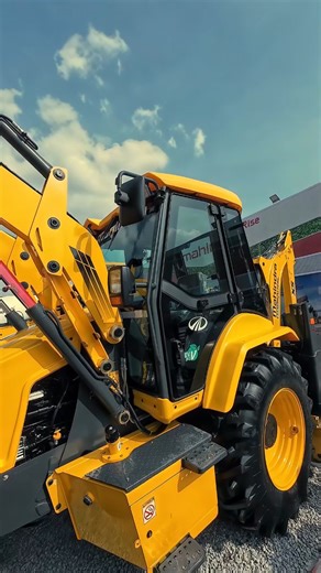 AUTO GEAR INDIA on Instagram: "New Mahindra Earthmaster 🔥 _____ #mahindra #mahindraconstructionequipment #mahindraearthmaster #backhoe #backhoeloader"
