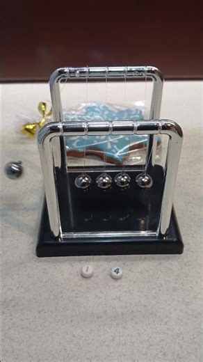 Newton's pendulum, 5 balls. Experiment 1.4🧐