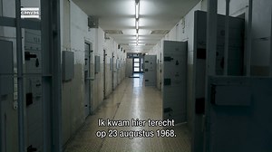 ‘Als ze over moderne computertechnologie hadden beschikt, was het allemaal nog veel erger geweest. Gelukkig had de Stasi die middelen nog niet.’ Aan het woord is Hans Jochen Scheidler. In augustus 1968 wordt hij als 25-jarige door de Stasi in de DDR gearresteerd. Ze sluiten hem op in de Stasi-gevangenis van Oost-Berlijn wegens zijn kritiek op de harde onderdrukking van de Praagse Lente.⁠ ⁠ In ‘Cell 364’ zien we het ondertussen verlaten gebouw. Over statische opnames en foto’s horen we Hans Joche