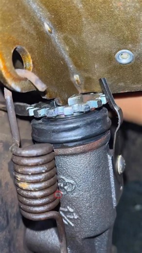 Nawawi Albantani on Instagram: "Steel Rem, #mobiltruck #hinotruck #steelrem #servicerem"