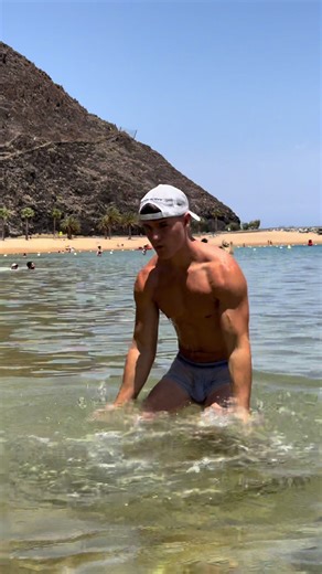 Really perfect? | guy draws perfect circle