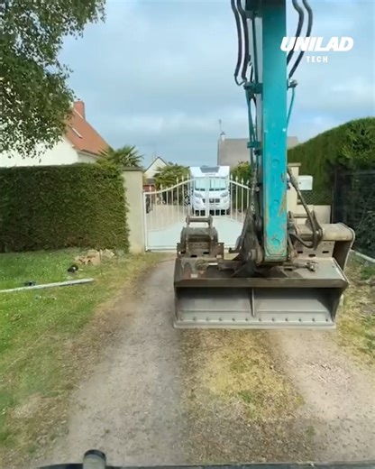 1.2M views · 829 reactions | They treat the digger like it's an extension of their own body | UNILAD Tech | Facebook