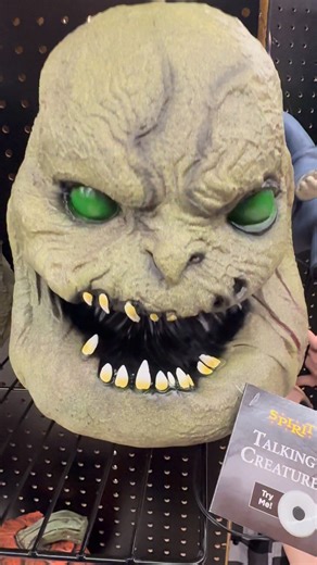 #Halloween #halloweendecor #creepy #talkingcreature | Monalisa Papas | Facebook