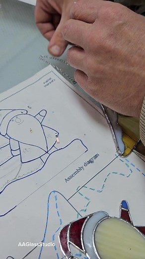 43K views · 599 reactions | Showing how we use re-strip to create invisible hangers! We utilize the gap left between the "roof snow" layers — making the hanger completely discreet! Why we love this method: ✅Preserves the clean design ✅Holds even 3D pieces securely Pattern aaglassstudio.com #SantasHouse141118 #StainedGlass #Suncatcher #CraftingTips #DIYCrafts #GlassArt #AGlassStudio #CraftingHacks | AAGlassStudios Stained Glass Pattern | Facebook