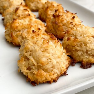 Chewy Coconut Macaroons
