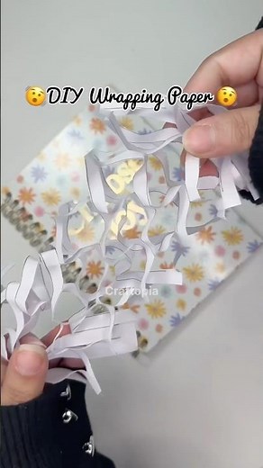 DIY Magic Wrapping Paper 🫨 #diy #diycrafts #cutecrafts #papercraft #thingstodo #cute #craftopia