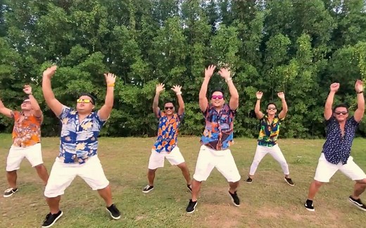 集体Zumba舞表演，步伐整齐一致才好看，看一遍简直不过瘾！