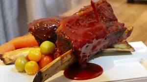 ကျွန်တော် .. မနေ့ က မြန်မာ ဖြစ်ရဲ့သားနဲ့ .. ထိုင်းလို့ ပြောကြတာ် ဆိုတဲ့ Post တင်တော့ .. အချီု့ က ကျွန်တော့် cb ထိ လာ ပြောကြ .. တယောက်ဆို ဆဲပါ ဆဲတယ် .. .. ကျွန်တော့် အတွက်ကတော့ ပြသနာ ..မရှိပါဘူး ... ဘယ်သူ က မေးမေး .. ဘယ်ရောက်ရောက် .. မြန်မာ က မြန်မာ ပါပဲ .. ကျီးကကျီးပါပဲ .. ဒေါင်းယောင် ဆောင် မနေ နိုင်ပါဘူး .. 😊. ဘာဘိကျူး သင်တန်းထဲ မှာ သင်ပေးထားတဲ့ Short Rib ကို ကျွန်တော်ရဲ့ ဆိုင်မှာ ရောင်းတော့ .. လာစားတဲ့ နိုင်ငံခြားသားတွေ က .. "OMG” “Very Nice “ “ Crispy & Tender “ "အရိုးထိပါ နူးနေတာပဲ ဆိုလို့ 