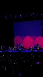 Esta noche se realizó el primer concierto de Silvio Rodríguez en el Movistar Arena! Una noche de lujo donde el trovador cubano fue teloneado por nuestro Manuel García. | Radio San Miguel Online