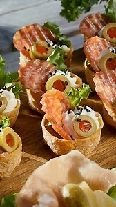 Mini Croustade with salami and delicious Mini sandwiches on toasted bread Croustade is a French culinary term for any kind of crust. They are usually made from flakes of puff pastry or puff pastry, but there are also bread, potato, rice, semolina and vermicelli among others. Croustade is a culinary pastry of various shapes and sizes baked in an oven, sometimes fried and garnished with various preserves, spicy (poultry, vegetables, seafood) or sweet (fruit, cream, chocolate). #recipeoftheday #rec