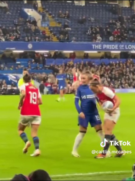 Teammates Fight: Caitlin Foord vs Katie McCabe