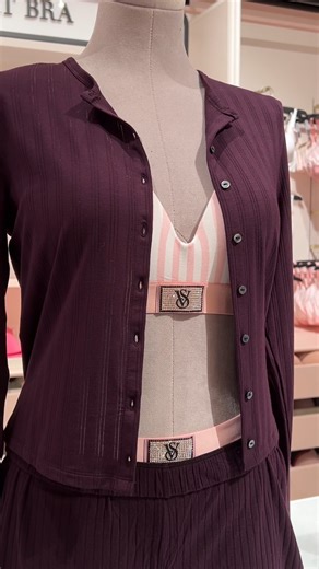 Victoria’s Secret Thailand on Instagram: "Bras this cute shouldn’t stay hidden. Here’s how to style our T-shirt bra — IT-girl approved. 💋 PS: Buy 2 Get 1 casual bras ending this Sunday!"