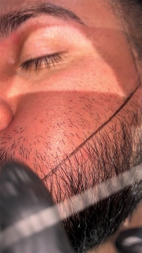 Did you know threading gives the cleanest, longest-lasting lines? No razor. No wax. Just precision. #Satisfying #OddlySatisfying #Threading #MensGrooming #BeardThreading