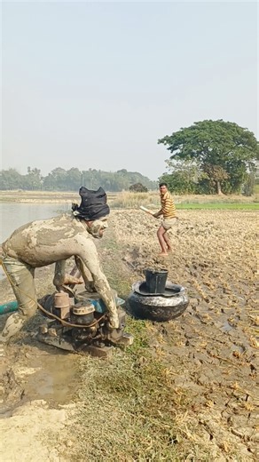 “A Farmer Turned Around… and the STATUE Was on His Machine 😱🗿”