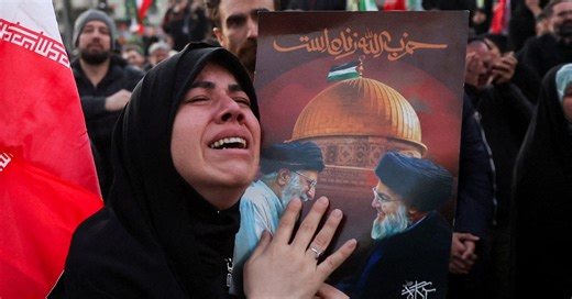 ハメネイ師死亡で悲嘆と祝賀が交錯、イランの分断あらわに