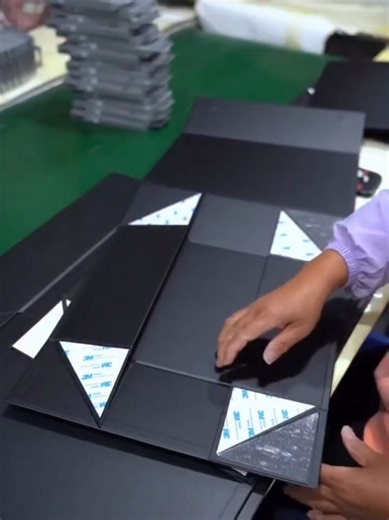 Crafting Excellence: How We Make Custom Foldable Gift Boxes At our factory, we turn premium materials into elegant, space-saving custom foldable gift boxes that deliver luxury packaging with practical convenience. From precise structural design and high-end printing to flawless folding and assembly, every step is crafted with care to ensure durability, stunning visuals, and effortless flat-packing for shipping and storage. Perfect for brands seeking OEM custom packaging that elevates unboxing ex