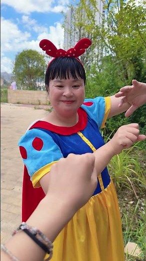 Snow White received a mysterious gift