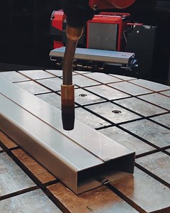 778K views · 5K reactions | He just drops the work piece in – and the robot does the rest! Wondering how it knows where to put the seam? Check back on our channel to find out… #froniuswelding #whatsyourweldingchallenge | Fronius Welding | Facebook