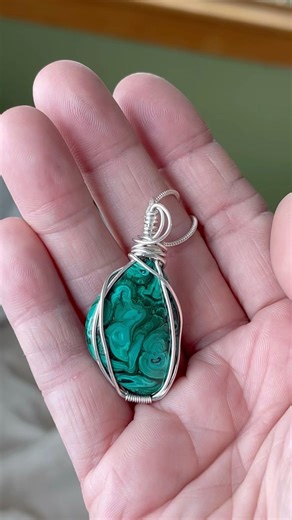 Wire wrapping this gorgeous Azurite Malachite #azurite #malachite #wirewrappingjewelry #wirewraps