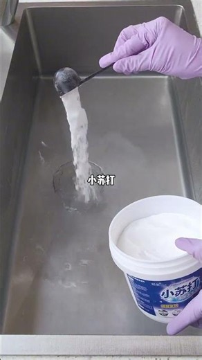 5 Essential Cleaning Hacks: DIY Natural Cleaning Products at Home