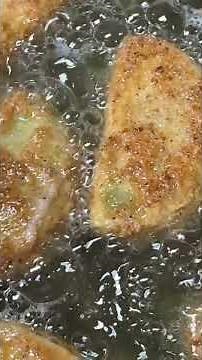 Crispy Fried Green Tomatoes for the Perfect Shrimp Po’ Boy! 🍅🦐