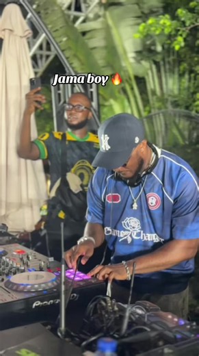 Jama Boy Live Performance at RETRO with Mc Kofi Dalinton