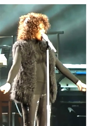 I will always love you, Sydney 2010 with the bodyguard’s orchesta 😍Part 1 #singing #whitneyhouston