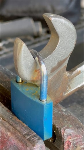 76K views · 217 reactions | The Trick No Locksmith Wants You to see#LockHack #DIYTools #ViralTrick | Creative Tips | Facebook