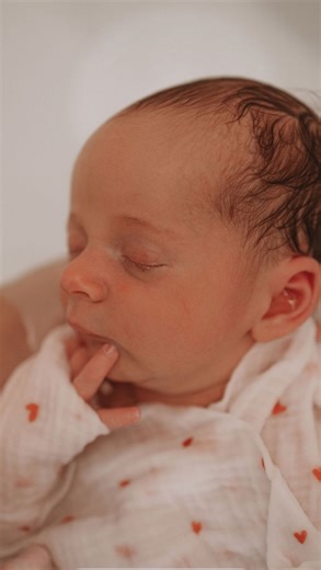 ✨une fenêtre sur ce qu’il a été ✨ Ce moment où on peut apercevoir ce qu’il s’est passé dans le ventre des mamans , on fait vite du lien avec des réactions qu’ils ont , les positions qu’ils prennent . C’est assez incroyable et je suis toujours admirative ✨Anaëlle :Infirmière et accompagnante périnatale ✨cabinet à l’espace santé à Quiery la Motte (62) ou centre périnatal à Lesquin (59) Pour la prise de rendez vous contactez moi : 👉🏻par message privé 👉🏻06.49.76.07.67 👉🏻anaellesturbois@gmail.c