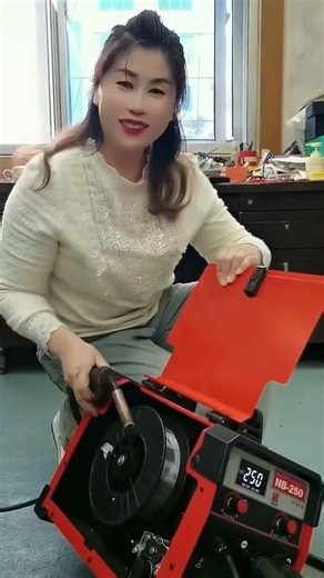 Gas free MIG/MAG welding: Detailed tutorial on installing and using the welding wire spool!