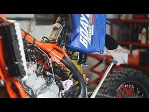 KTM EXC TPI - LEAKING OIL TANK & INSTALLING NEW ONE