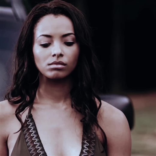 So erm i changed the song and not the edit so if u see it off beat no u didnt🥰🥰|also why am i flopping..|#foryoupage #fypシ #foryoupage #foryou #messytok #chipotle #wingstop #sexxyred #hotmen #tvd#bonniebennett #ender #solo