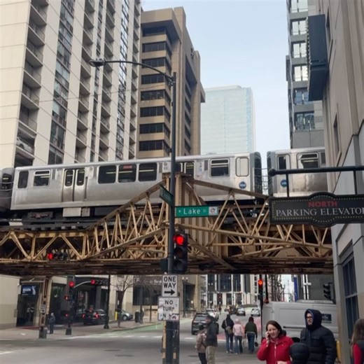 GIA CASTY | LA REAL ESTATE on Instagram: "Merry Christmas from The Chi! ♥️🎄🎁 🇮🇹 This year my mother actually got on a flight and came to Chicago (RARE - she doesn’t ever leave the deserts 90° weather). We celebrated my amazing Aunts 75th birthday, my cousin Frankie held down Christmas Eve making a feast—the stuffed shells reigned supreme! My cousin Jimmy held the Calabrese tradition and made Cuddruriaddri (Italian fried dough 😋) like my grandmother has done for decades. My cousin Joeys daug