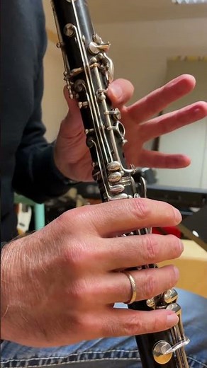 How to play "Jingle Bells" with your clarinet - easy version without notes.