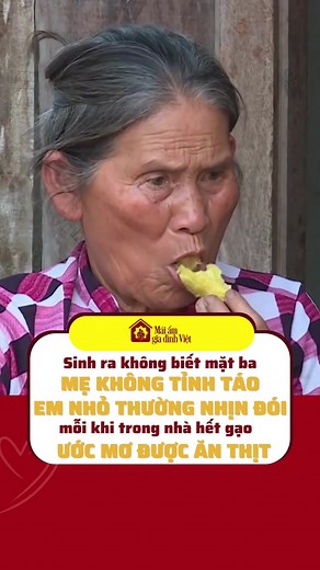 HOÀN CẢNH NHÂN VẬT ĐĂNG THỊ HỒNG HOA - TẬP 80 🌟 Hoàn cảnh em Đặng Thị Hồng Hoa (2012), hiện đang sống cùng bà ngoại và mẹ ở Krông Nô, Đắk Nông. Hồng Hoa không biết mặt cha từ nhỏ, mẹ em thì tinh thần không ổn định làm công việc xay cà phê, mỗi ngày kiếm được 150 nghìn đồng. Bà ngoại của em thì đã 80 tuổi, lại thường xuyên bị lẫn nên chỉ ở nhà lo cơm nước cho mẹ con Hồng Hoa. Vì hoàn cảnh gia đình thuộc diện đặc biệt khó khăn nên em được hỗ trợ tiền học 600.000đ/học kỳ. 🌟 Mẹ của em Hoa là chị Đ