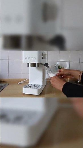 How to make perfect milk foam: A beginner's guide! #shorts #coffee #viralshort #amzchef