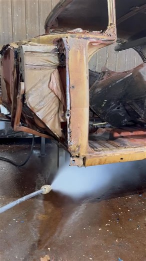 57 Chevy Four Door body blowing the original paint off #57chevy #57chevybelair #57chev #57chevrolet #trifive #trifivechevy #trifivechevys #chemicalstripping #classiccarrestoration #musclecarrestoration #classiccarrestorations #chemicaldipping #trifivenation | MetalWorks Paint & Rust Removal