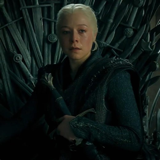 RHAENYRA FINALLY SIT ON THE IRON THRONE👑🔥#houseofthedragon #shorts #edit