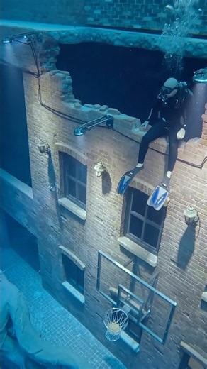 Deep Dive Dubai (Scuba Diving in the worlds deepest 60m pool)