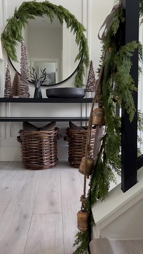 Natural Christmas Garland and Tree Decor Ideas for a Rustic Holiday Home