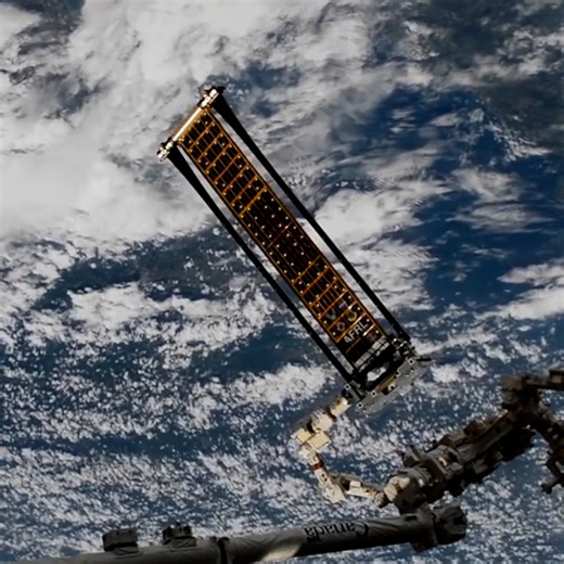 27K views · 357 reactions | These guys build massive solar arrays that can be launched into space and rolled out to generate energy! 勞 | UNILAD Tech | Facebook