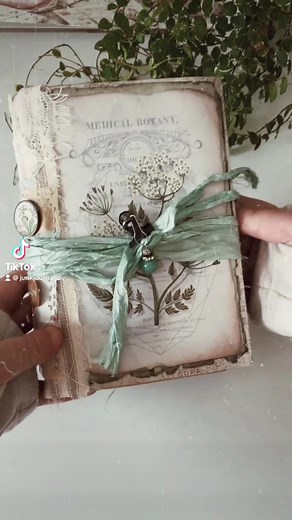 a special junk journal tutorial is online on my youtube channel “junk journal joy” !For the spine I made some slow stitching and for the cover I added my loooooved embossed recycled plastic !(to a paper bag✨)https://youtu.be/V5xN9ONJ2_wI hope you’ll like it as much as I do!!☺️🤍⠀⠀printables from @vectoriadesigns ⠀⠀⠀⠀sending good vibes to all of you my friends!⠀⠀⠀⠀#junkjournal #junkjournaltutorial #junkjournals #junkjournaljoy #handmadejournal #vintagejournal #junkjournalcover #slowstitching #rec
